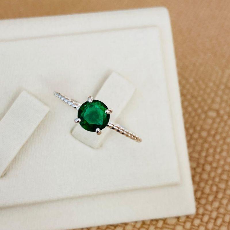 ANEL SOLITARIO VERDE ESMERALDA