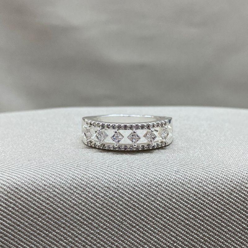 ANEL VAZADO COM ZIRCONIAS