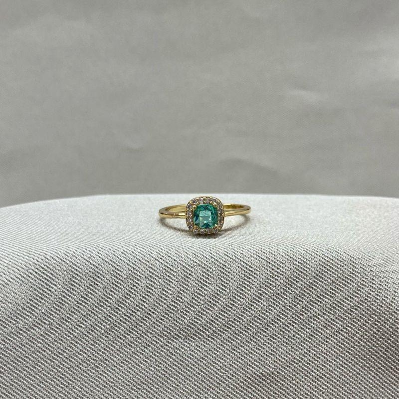 ANEL ZIRCONIA VERDE QUADRADA CRAVEJADA EM VOLTA