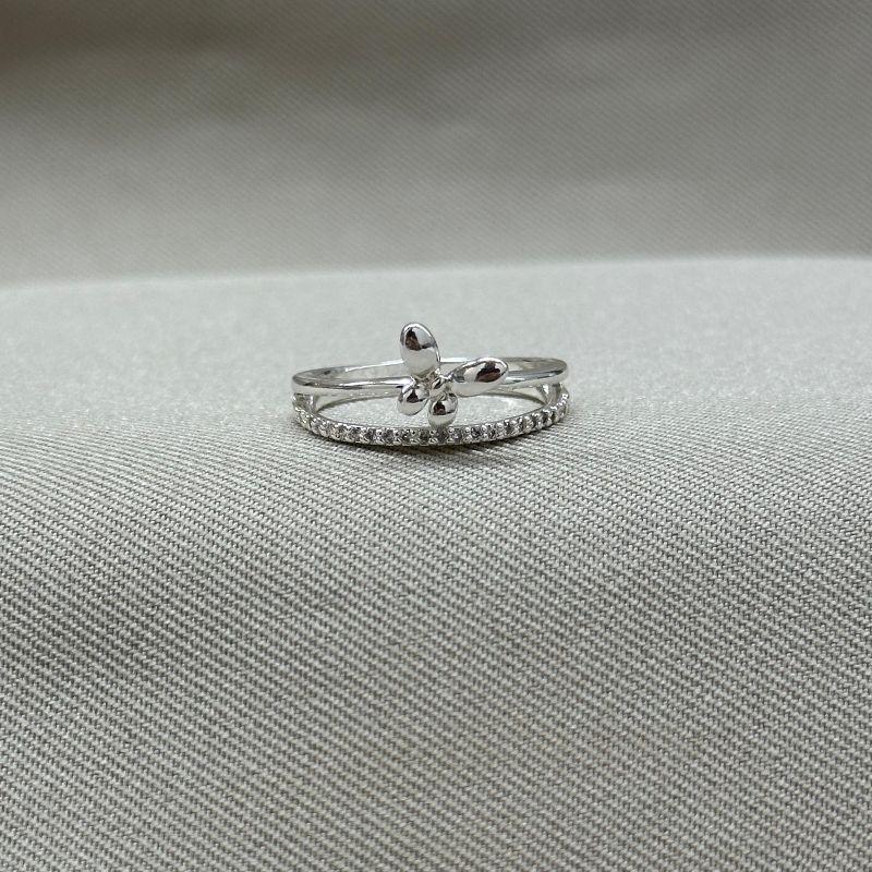 ANEL ZIRCONIAS COM BORBOLETA LISA