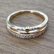 ANEL ZIRCONIAS E CORAÇÃP PEQUENO LISO B