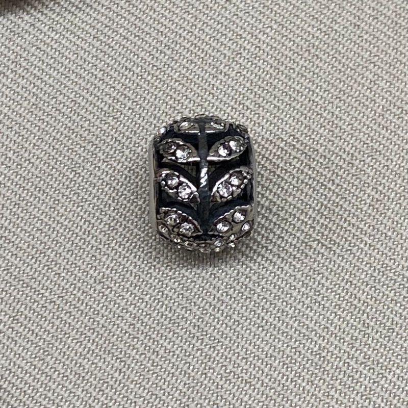 BERLOQUE SEPARADOR REDONDO COM RAMOS DE FOLHAS CRAVEJADO CRISTAL