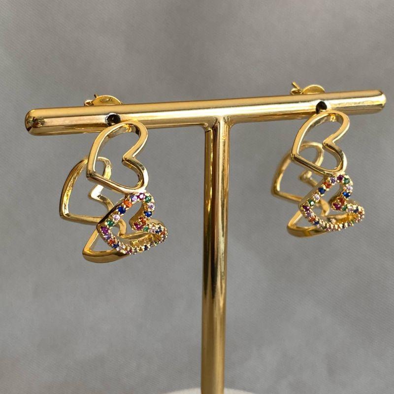 BRINCO ARGOLA COM CORAÇÕES VAZADOS