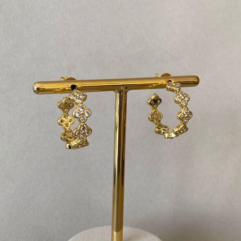 BRINCO ARGOLA COM TREVOS ZIRCONIA