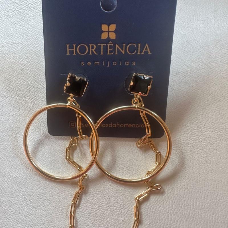 BRINCO ARGOLA COM ZIRCONIA QUADRADA PRETA