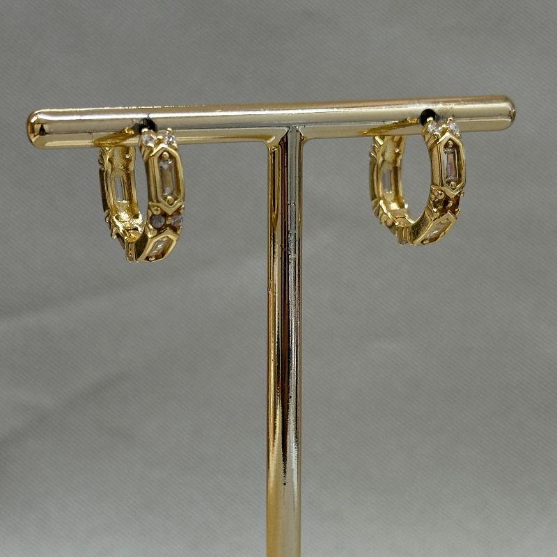 BRINCO ARGOLA COM ZIRCONIAS