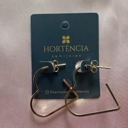 BRINCO ARGOLA CORAÇÃO FIO QUADRADO P