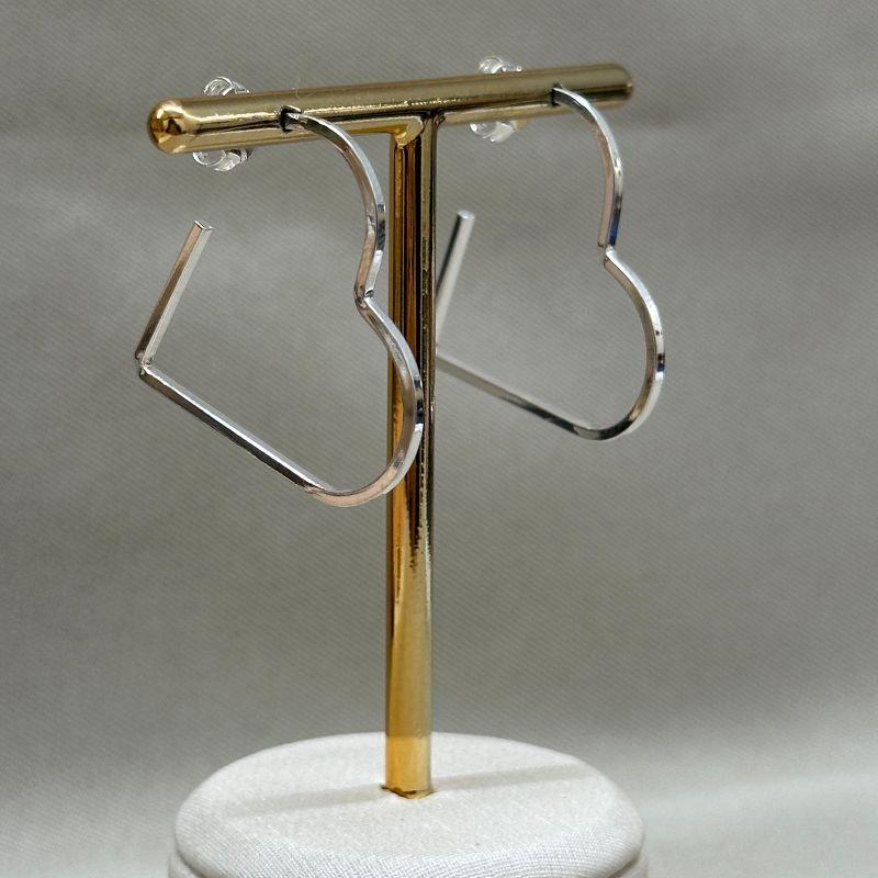 BRINCO ARGOLA CORAÇÃO FIO QUADRADO P