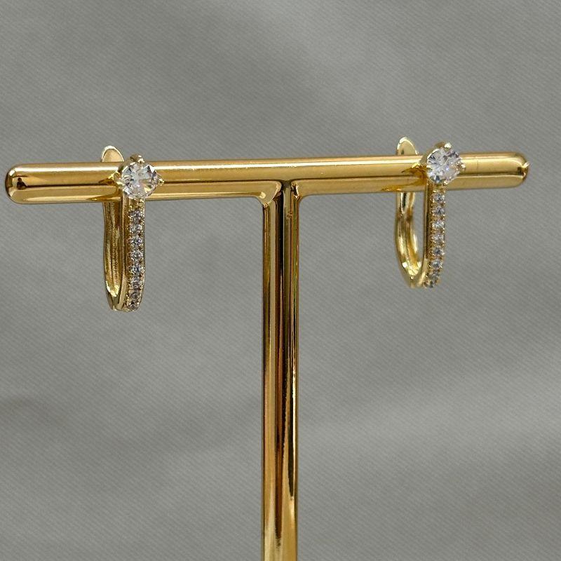 BRINCO ARGOLA CRAVEJADO COM ZIRCONIA