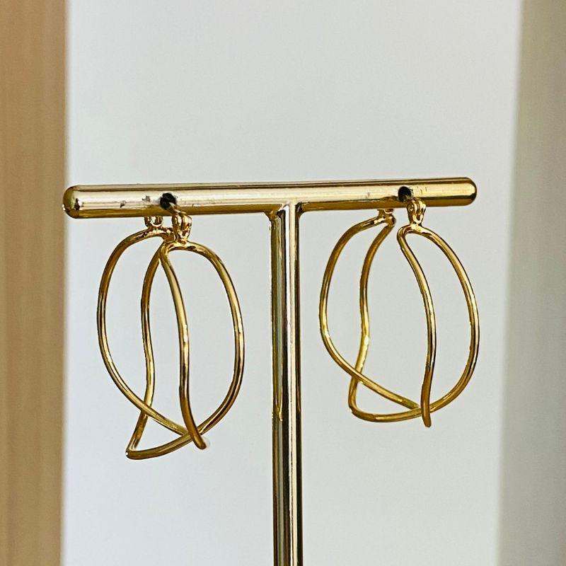 BRINCO ARGOLA ENTRELAÇADA