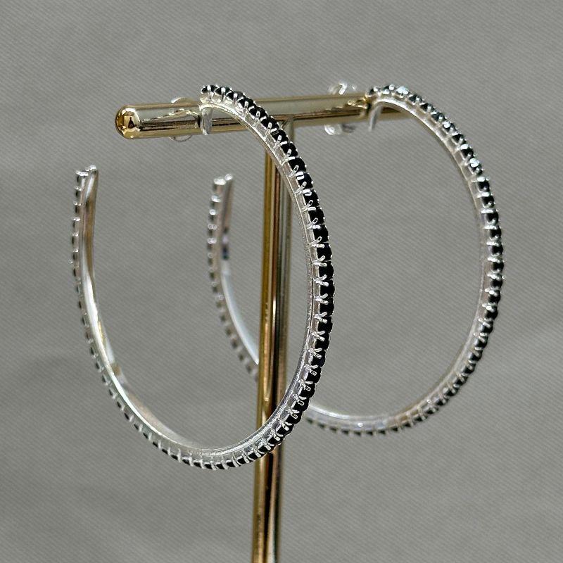 BRINCO ARGOLA FIO ZIRCONIA PRETA