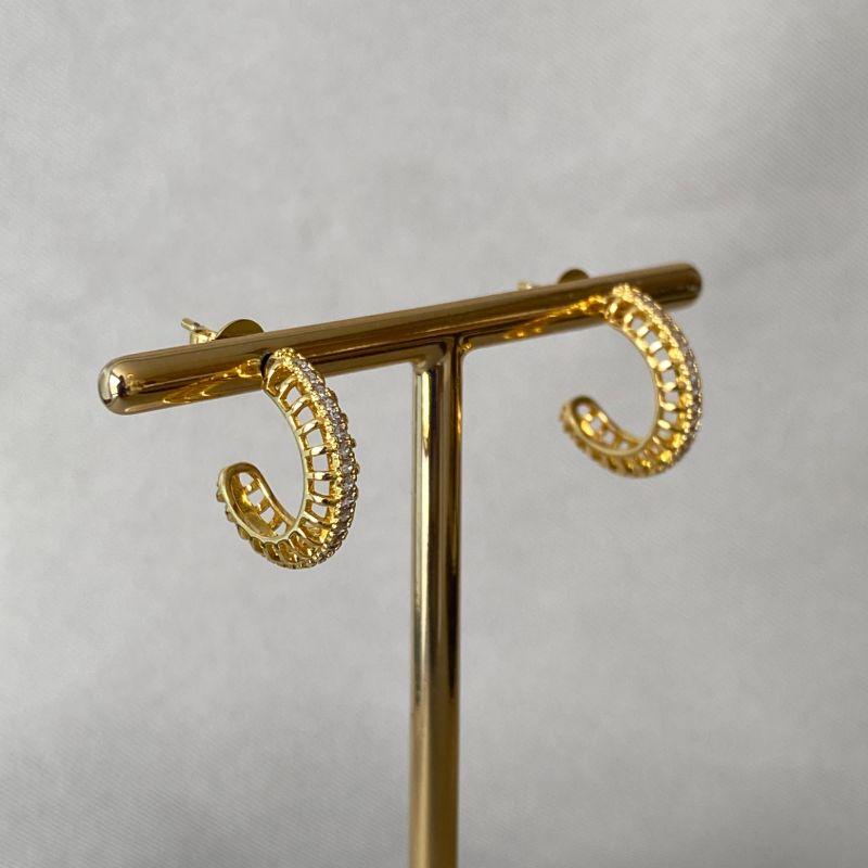 BRINCO ARGOLA GRANDE CRAVEJADA VAZADA