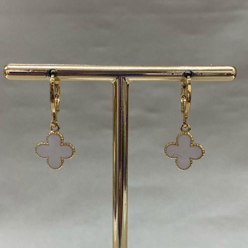 BRINCO ARGOLA TREVO BRANCO