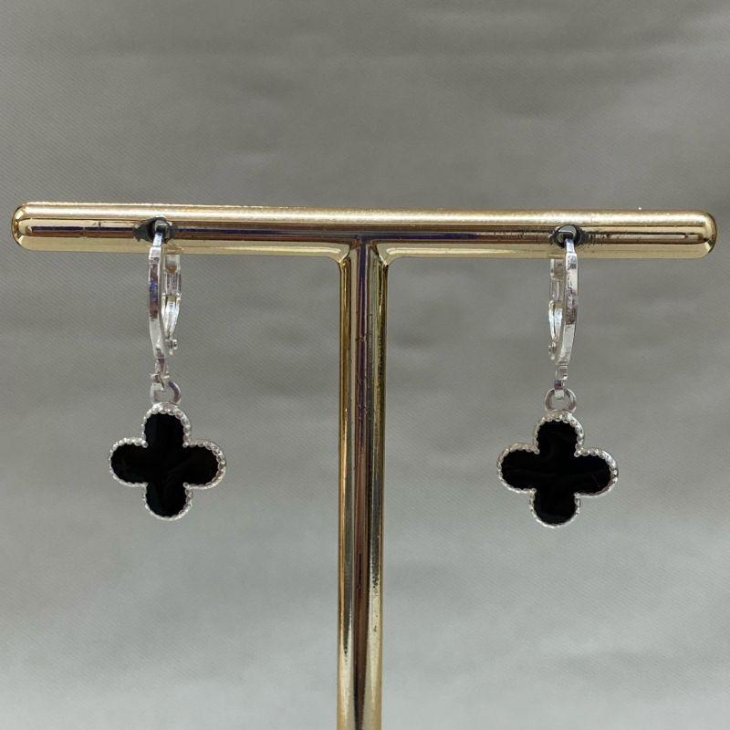 BRINCO ARGOLA TREVO PRETO