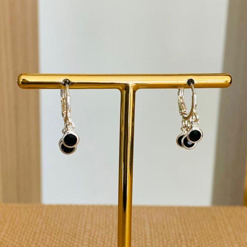 BRINCO ARGOLINHA ARTICULAVEL ZIRCONIAS PRETAS