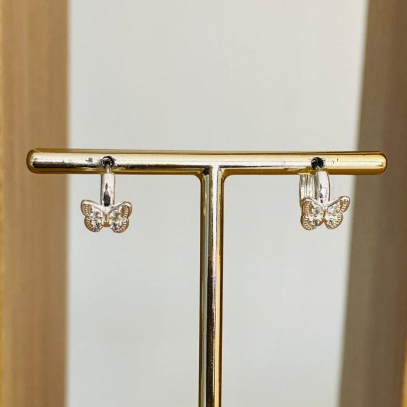 BRINCO ARGOLINHA COM BORBOLETA