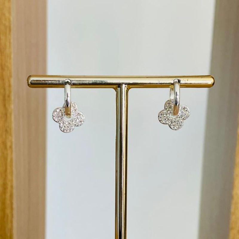 BRINCO ARGOLINHA COM TREVO