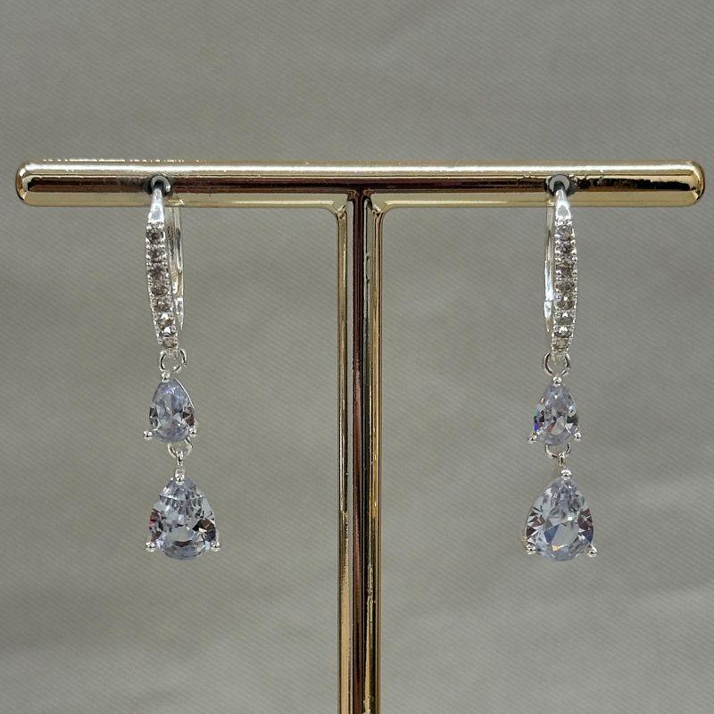 BRINCO ARGOLINHA CRAVEJADA COM ZIRCÔNIA