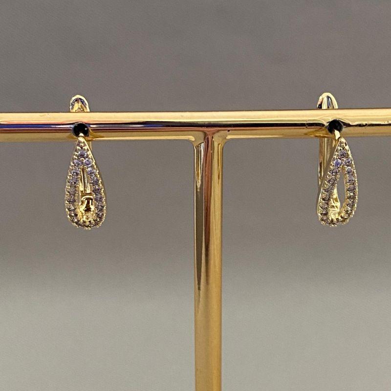 BRINCO ARGOLINHA GOTA VAZADA CRAVEJADA