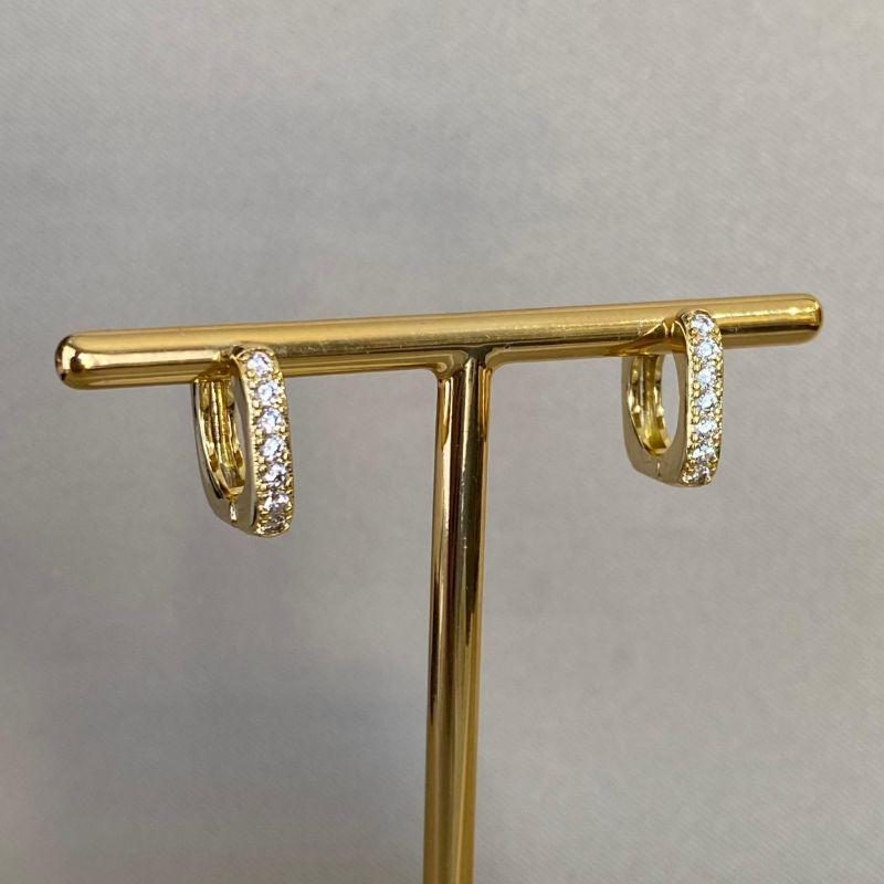 BRINCO ARGOLINHA QUADRADA CRAVEJADA