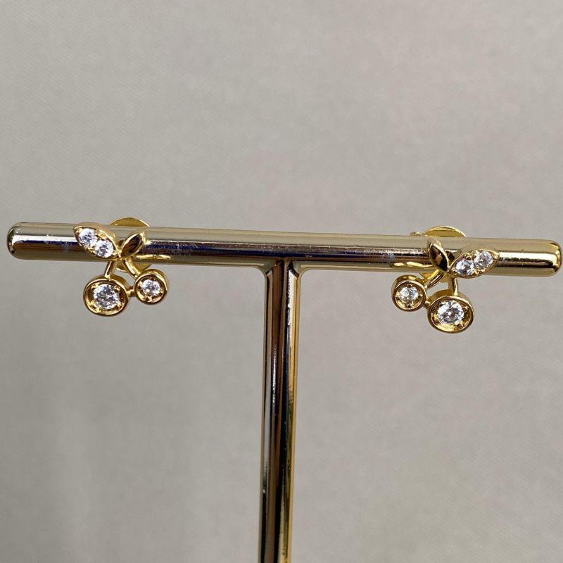 BRINCO CEREJINHA CRAVEJADA