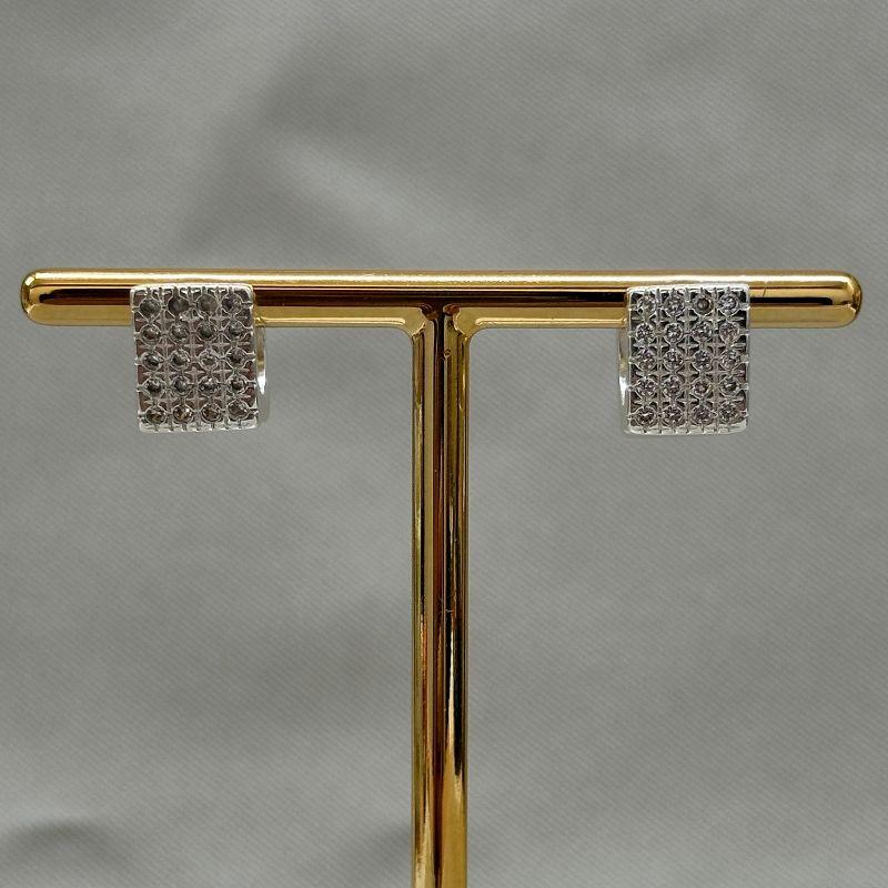 BRINCO CLICK QUADRADO CRAVEJADO