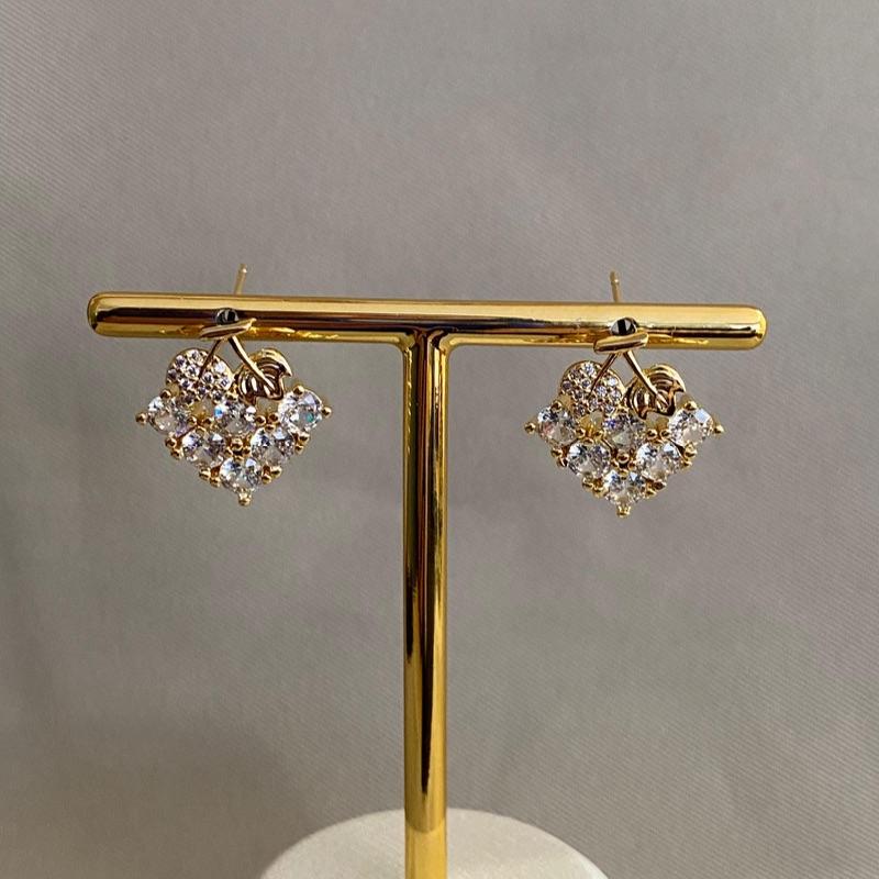 BRINCO COM ZIRCONIAS