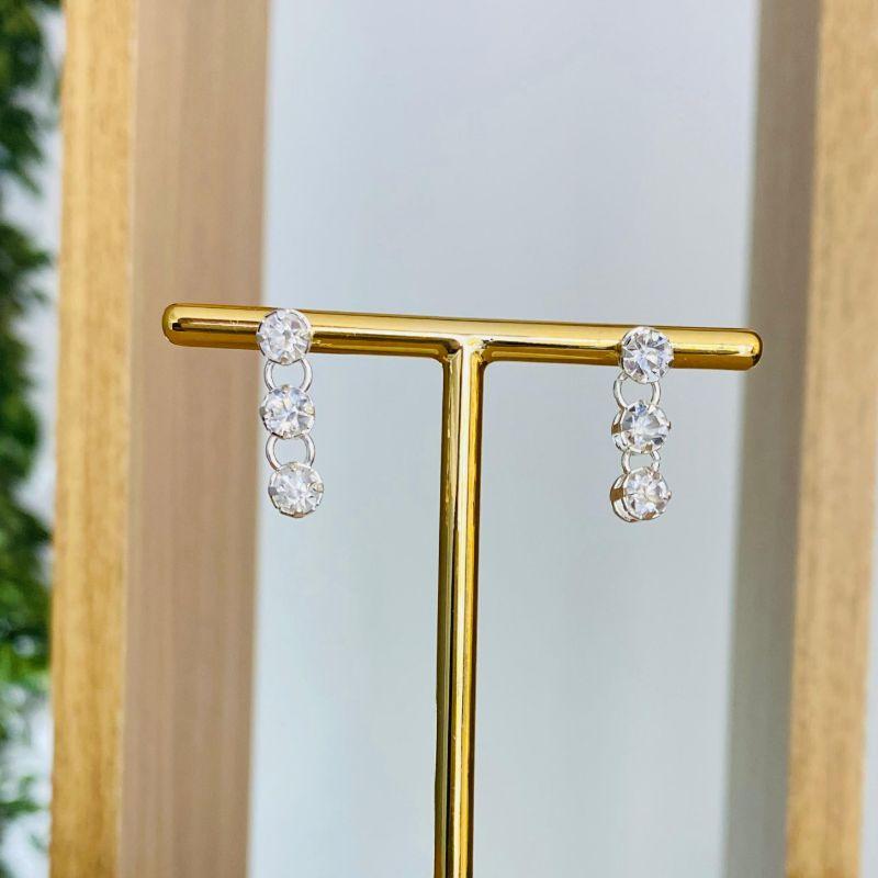 BRINCO COM ZIRCONIAS PENDURADAS