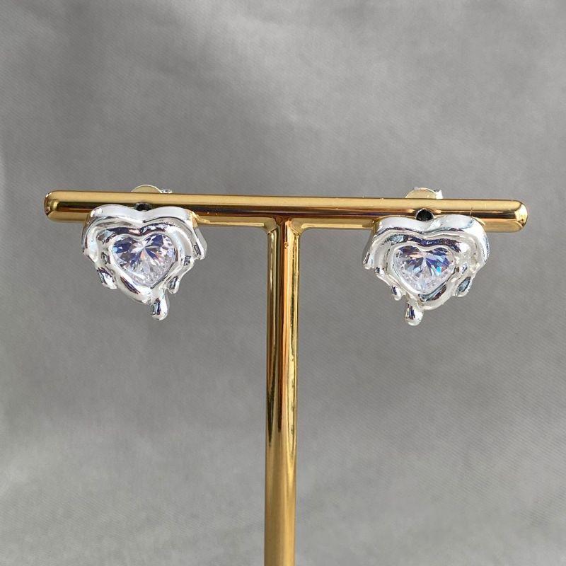 BRINCO CORAÇÃO COM ZIRCONIA MINIMALISTA