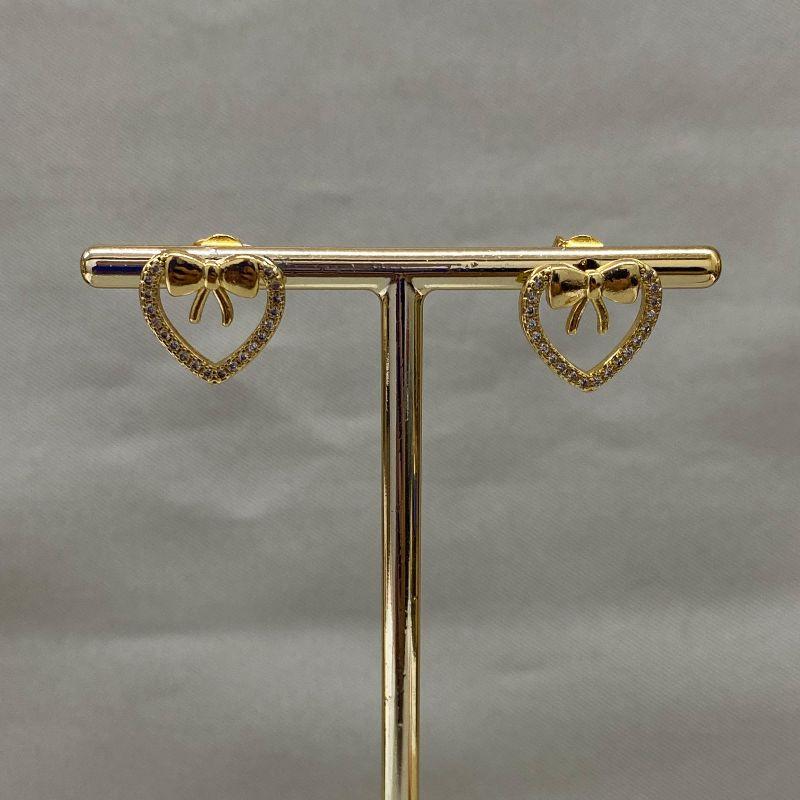 BRINCO CORAÇÃO CRAVEJADO COM LAÇO