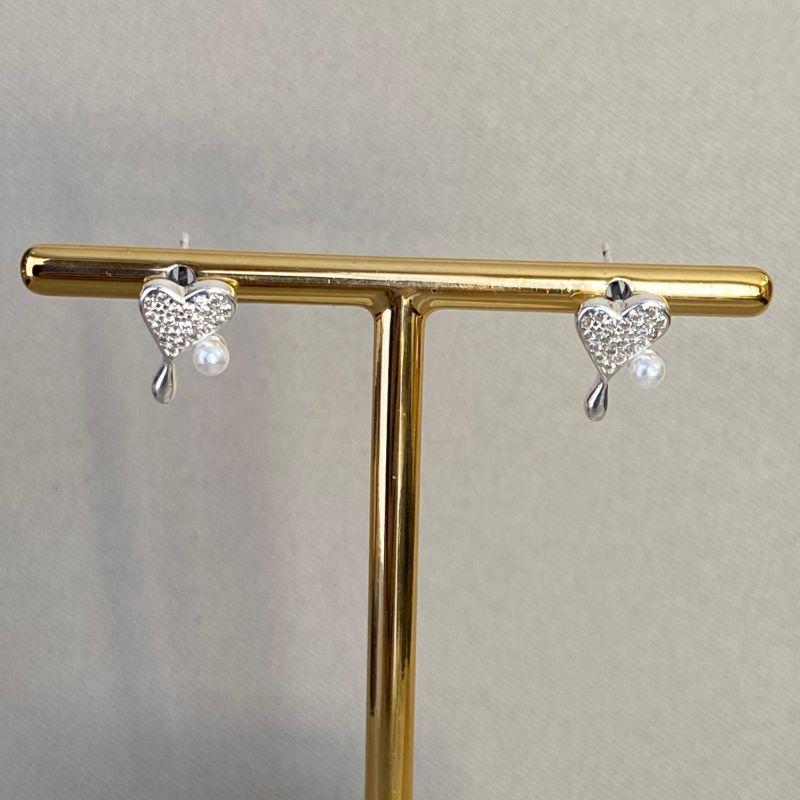 BRINCO CORAÇÃO CRAVEJADO COM PEROLA