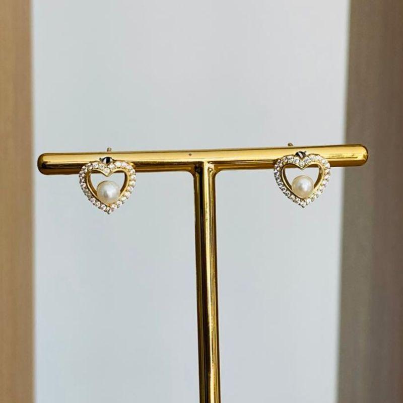 BRINCO CORAÇÃO CRAVEJADO COM PEROLA