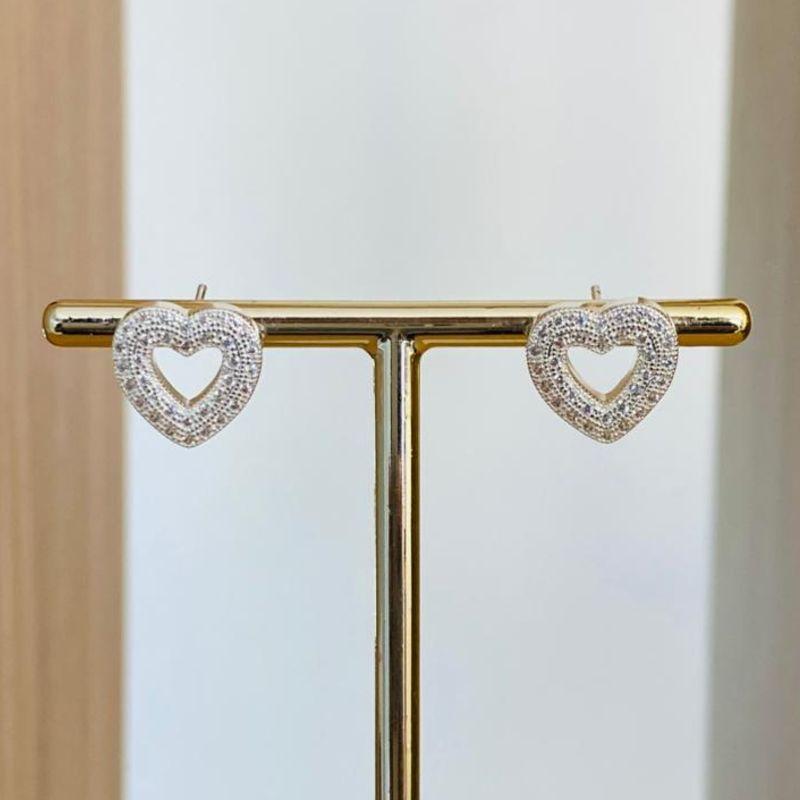 BRINCO CORAÇÃO CRAVEJADO VAZADO