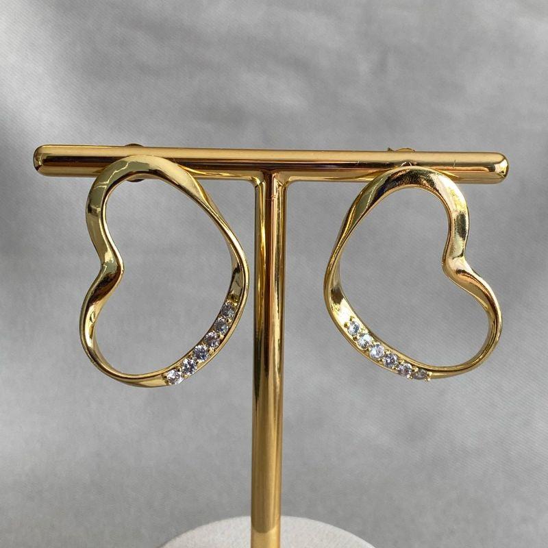 BRINCO CORAÇÃO MINIMALISTA CRAVEJADO