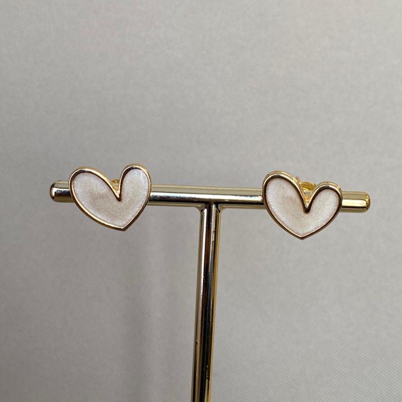 BRINCO CORAÇÃO RESINADO BRANCO