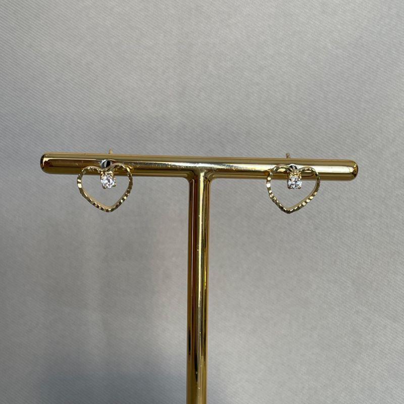 BRINCO CORAÇÃO VAZADO COM ZIRCONIA