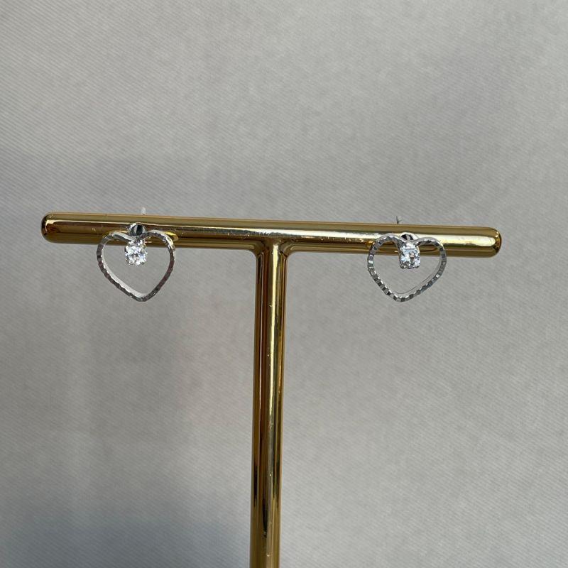 BRINCO CORAÇÃO VAZADO COM ZIRCONIA