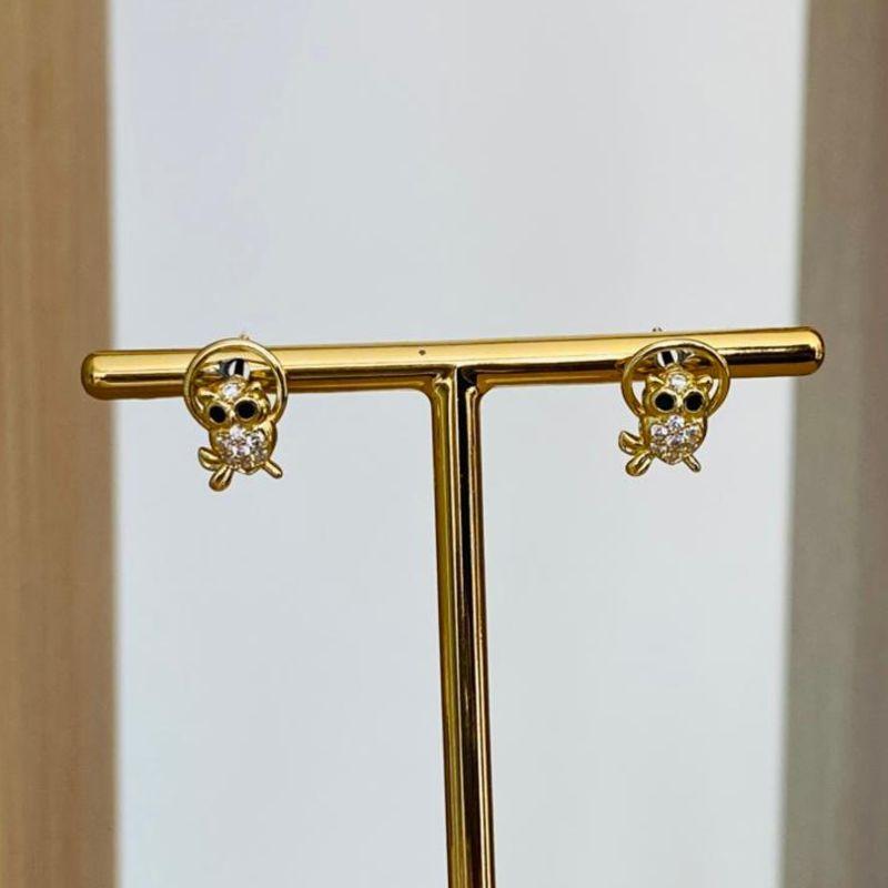 BRINCO CORUJA CRAVEJADA