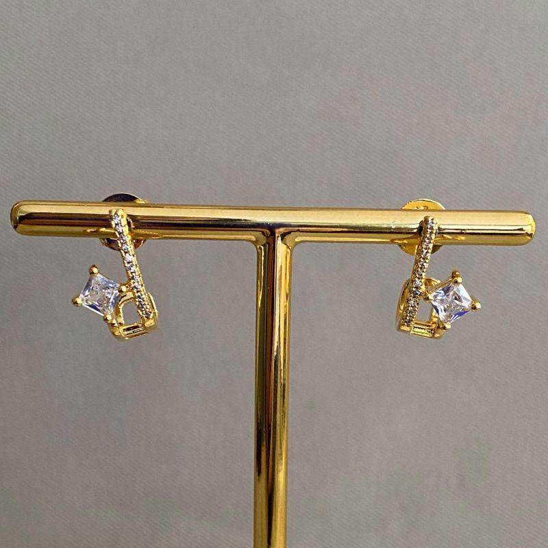 BRINCO CRAVEJADO E UMA ZIRCONIA