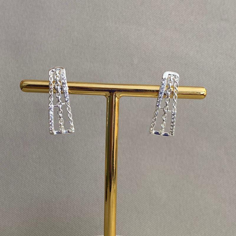 BRINCO CRAVEJADO VAZADO