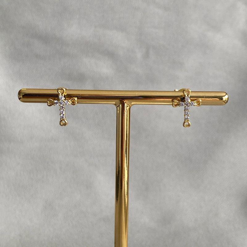 BRINCO CRUZ CRAVEJADO COM CORAÇÃO NAS PONTAS