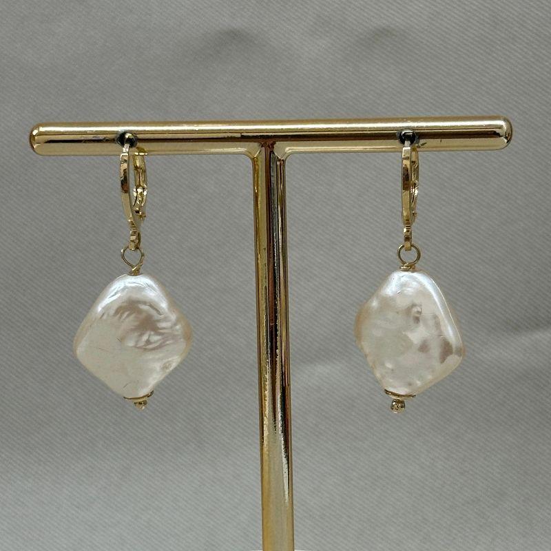 BRINCO DE ARGOLINHA COM PEROLA BARROCA