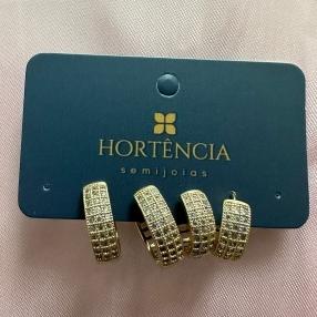 BRINCO DUPLA ARGOLA CRAVEJADA