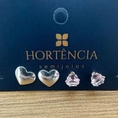 BRINCO DUPLA CORAÇÃO ABAULADO/ CORAÇÃO ZIRC ROSA