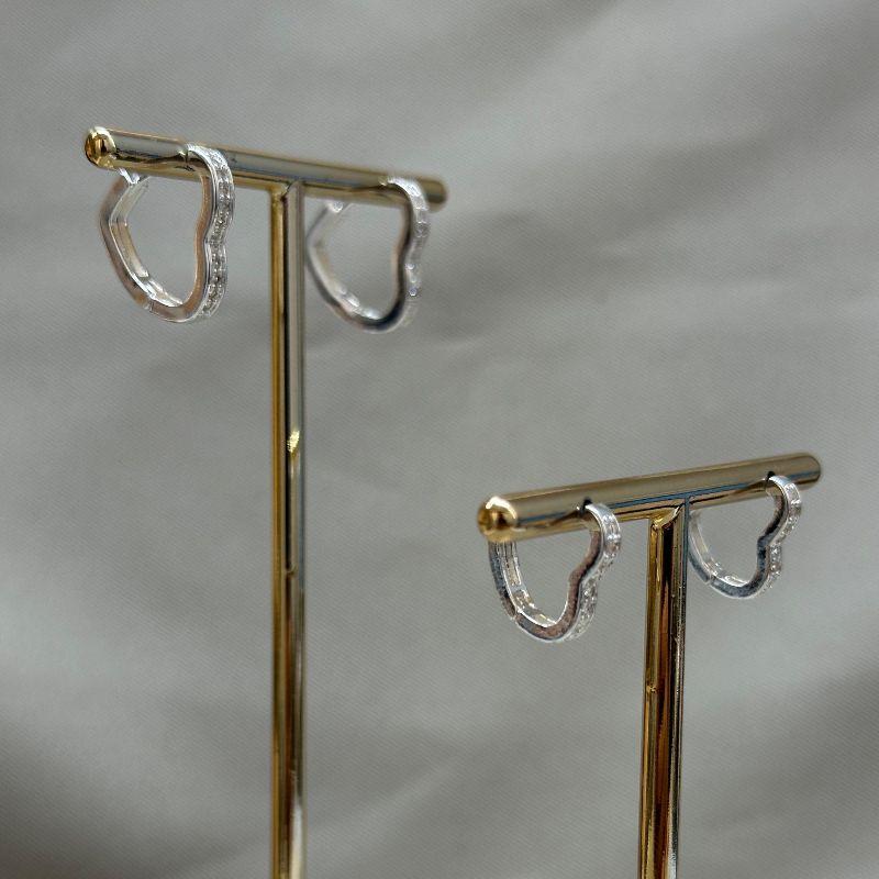 BRINCO DUPLA CORAÇÃO CRAVEJADO