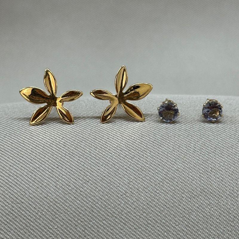 BRINCO DUPLA FLOR PEQUENA E ZIRCONIA LAVANDA