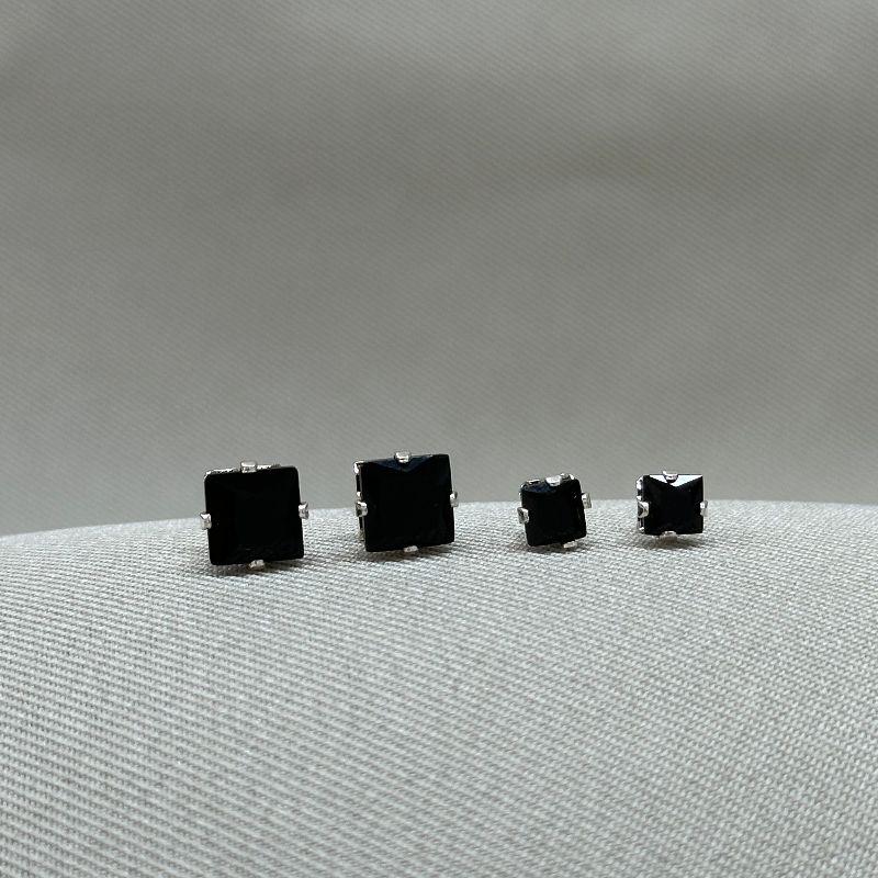 BRINCO DUPLA ZIRCONIA QUADRADA PRETA