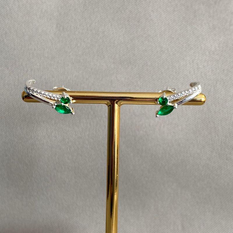 BRINCO EAR CUFF COM ZIRCONIA ESMERALDA