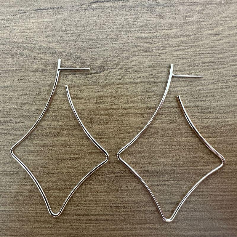 BRINCO FIO 1,5 QUADRADO CURVADO