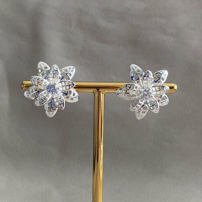 BRINCO FLOR COM ZIRCONIA